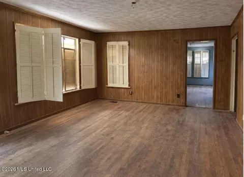 Living - 2161 W Mcdowell Rd, Jackson, MS 39204 photo 1 of 9