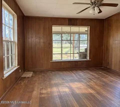 Living - 2161 W Mcdowell Rd, Jackson, MS 39204 photo 6 of 9