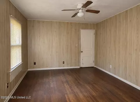 Living - 2161 W Mcdowell Rd, Jackson, MS 39204 photo 4 of 9