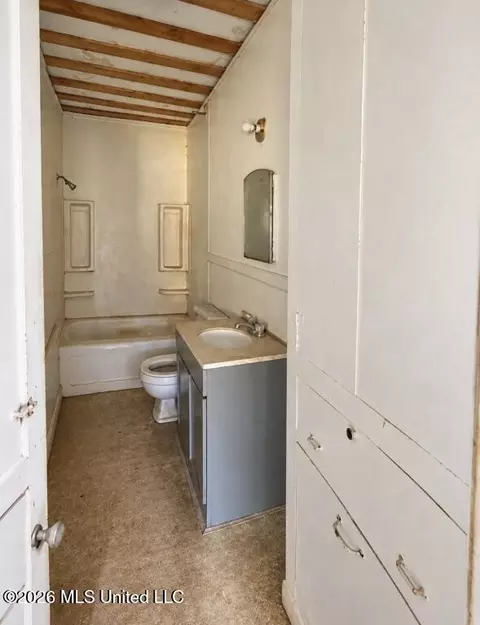 Bath - 2161 W Mcdowell Rd, Jackson, MS 39204 photo 6 of 6