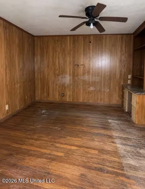Living - 2161 W Mcdowell Rd, Jackson, MS 39204 photo 5 of 9