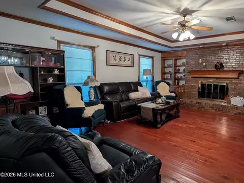 Living - 150 Sumac Dr, Madison, MS 39110 photo 2 of 2