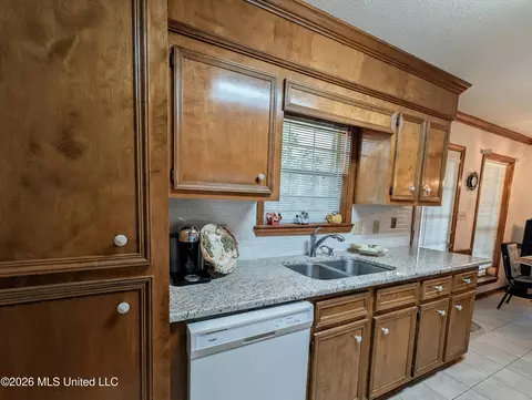 Kitchen - 150 Sumac Dr, Madison, MS 39110 photo 2 of 3