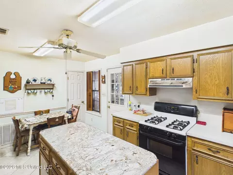 Kitchen - 576 Franklin Rd, Goodman, MS 39079 photo 5 of 7