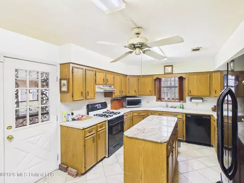 Kitchen - 576 Franklin Rd, Goodman, MS 39079 photo 2 of 7