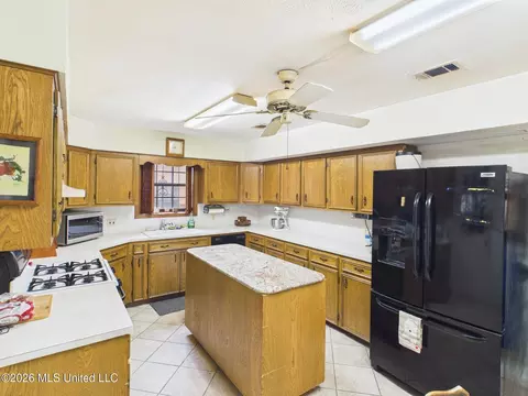 Kitchen - 576 Franklin Rd, Goodman, MS 39079 photo 3 of 7