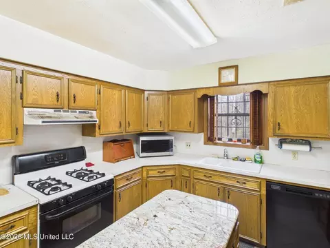 Kitchen - 576 Franklin Rd, Goodman, MS 39079 photo 6 of 7