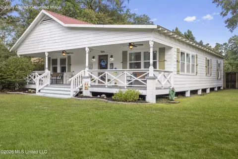 905 Old Spanish Trl, Bay Saint Louis, MS 39520