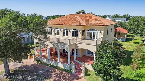815 N Beach Blvd, Waveland, MS 39576