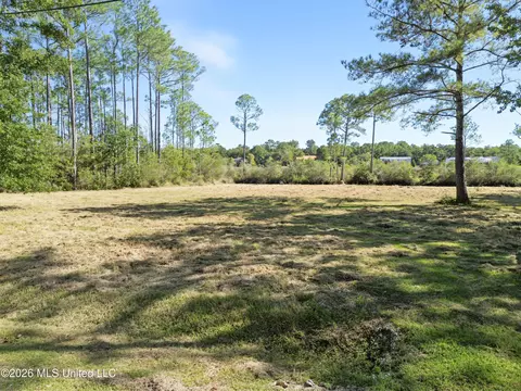 8525 Pickering Forrest Dr, Ocean Springs, MS 39564