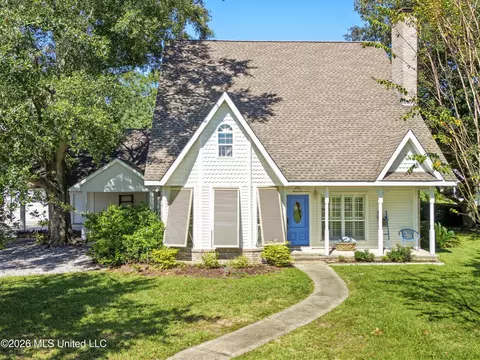 723 Old Spanish Trl, Bay Saint Louis, MS 39520