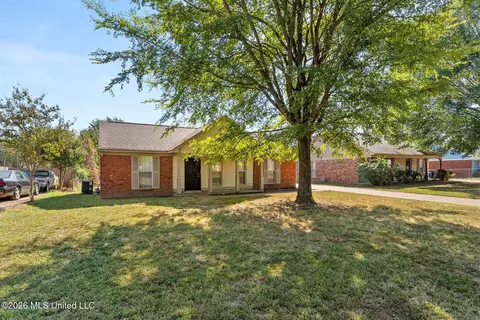 6070 Somerset Dr, Horn Lake, MS 38637