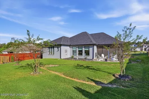 Exterior - 109 Biltmore Cv, Flowood, MS 39232 photo 5 of 11