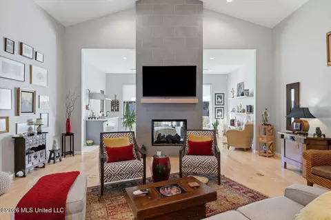 Living - 109 Biltmore Cv, Flowood, MS 39232 photo 2 of 6