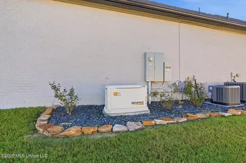 Exterior - 109 Biltmore Cv, Flowood, MS 39232 photo 8 of 11
