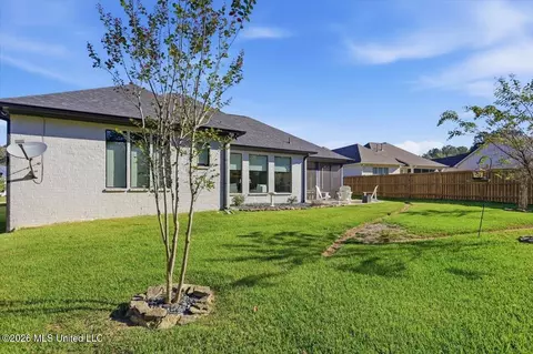 Exterior - 109 Biltmore Cv, Flowood, MS 39232 photo 6 of 11