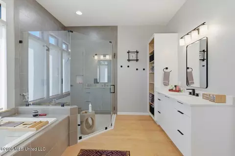 Bath - 109 Biltmore Cv, Flowood, MS 39232 photo 4 of 5