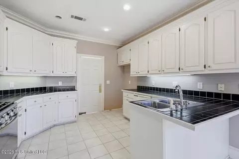 Kitchen - 804 Annandale Rd, Madison, MS 39110 photo 1 of 5