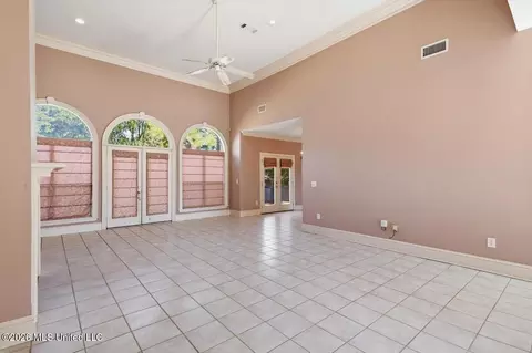 Living - 804 Annandale Rd, Madison, MS 39110 photo 3 of 4