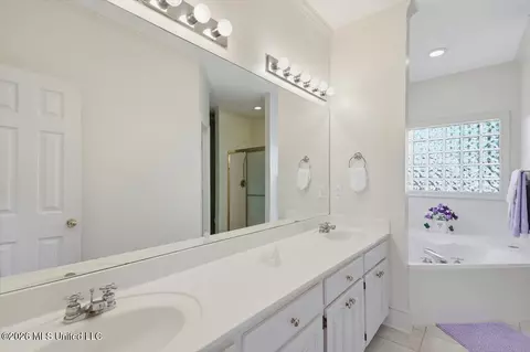 Bath - 804 Annandale Rd, Madison, MS 39110 photo 1 of 3