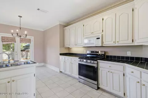 Kitchen - 804 Annandale Rd, Madison, MS 39110 photo 3 of 5