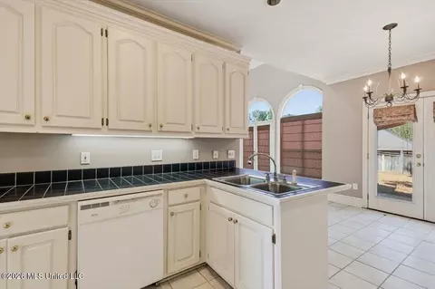Kitchen - 804 Annandale Rd, Madison, MS 39110 photo 4 of 5