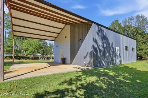 2057 E Whitworth St, Hazlehurst, MS 39083