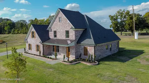 Exterior - 2306 Lochside St, Hernando, MS 38632 photo 2 of 13