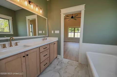 Bath - 2306 Lochside St, Hernando, MS 38632 photo 3 of 9
