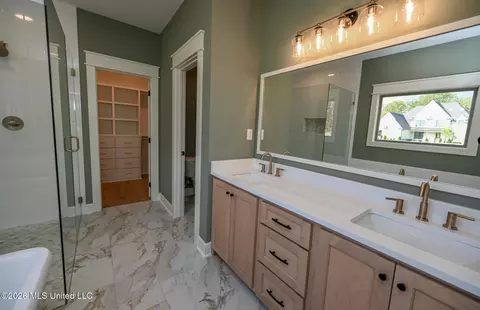 Bath - 2306 Lochside St, Hernando, MS 38632 photo 5 of 9
