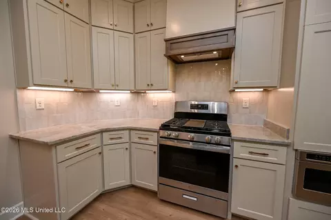 Kitchen - 2306 Lochside St, Hernando, MS 38632 photo 5 of 5