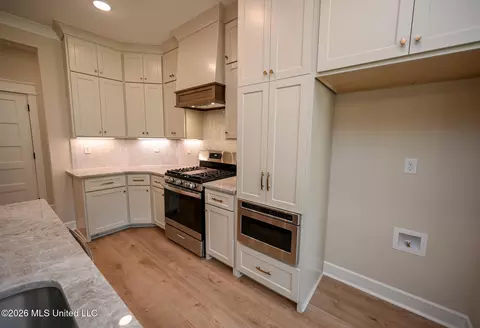 Kitchen - 2306 Lochside St, Hernando, MS 38632 photo 3 of 5