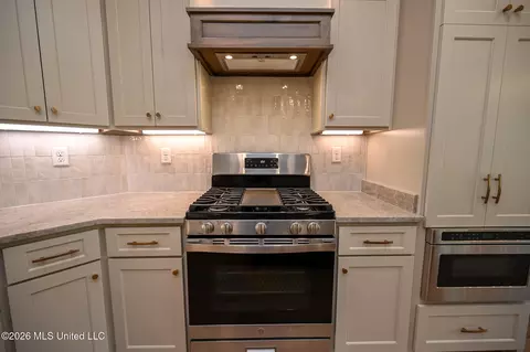 Kitchen - 2306 Lochside St, Hernando, MS 38632 photo 4 of 5
