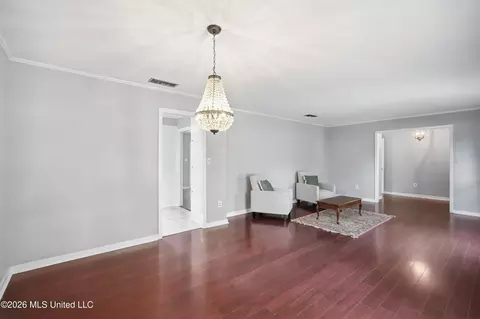 Living - 5359 Reddoch Dr, Jackson, MS 39211 photo 4 of 8
