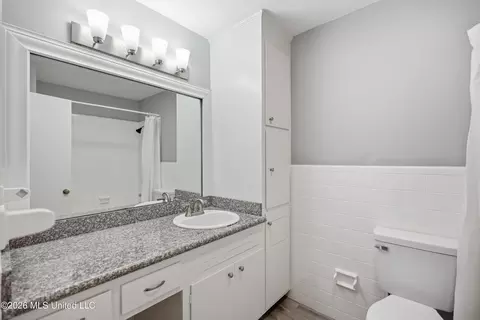 Bath - 5359 Reddoch Dr, Jackson, MS 39211 photo 3 of 3