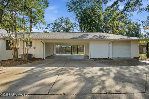 Exterior - 5359 Reddoch Dr, Jackson, MS 39211 photo 7 of 8