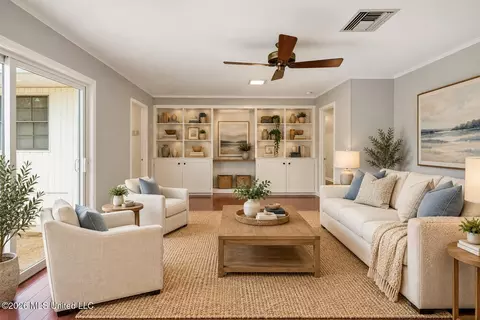 Living - 5359 Reddoch Dr, Jackson, MS 39211 photo 5 of 8