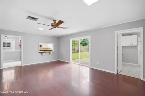 Living - 5359 Reddoch Dr, Jackson, MS 39211 photo 8 of 8