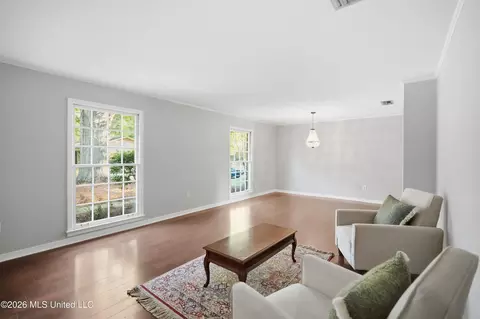 Living - 5359 Reddoch Dr, Jackson, MS 39211 photo 2 of 8