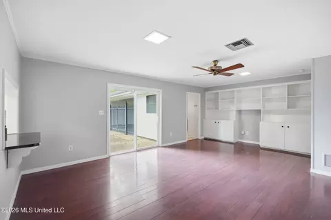 Living - 5359 Reddoch Dr, Jackson, MS 39211 photo 6 of 8