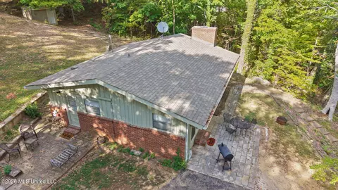Exterior - 2815 Woodland Lake Dr, Hernando, MS 38632 photo 2 of 7