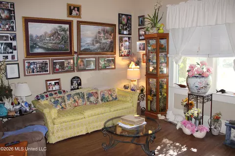 Living - 311 Osbourne St, Edwards, MS 39066 photo 1 of 1