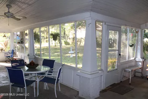 Exterior - 311 Osbourne St, Edwards, MS 39066 photo 5 of 9