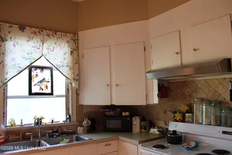Kitchen - 311 Osbourne St, Edwards, MS 39066 photo 1 of 2