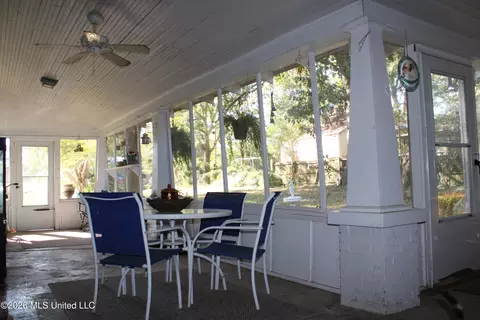 Exterior - 311 Osbourne St, Edwards, MS 39066 photo 6 of 9
