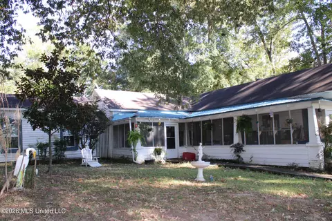 Exterior - 311 Osbourne St, Edwards, MS 39066 photo 1 of 9
