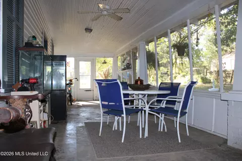 Exterior - 311 Osbourne St, Edwards, MS 39066 photo 7 of 9