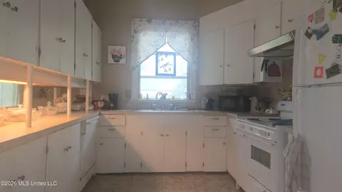 Kitchen - 311 Osbourne St, Edwards, MS 39066 photo 2 of 2