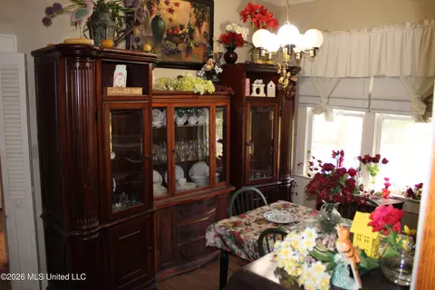 Dining - 311 Osbourne St, Edwards, MS 39066 photo 1 of 3