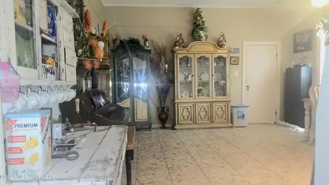 Entry Way - 311 Osbourne St, Edwards, MS 39066 photo 3 of 5